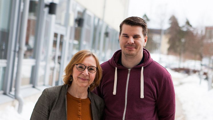 Carina Kullgren, lektor på Högskolan Väst, arbetar tillsammans med Christoffer Olofsson från Studentkåren.