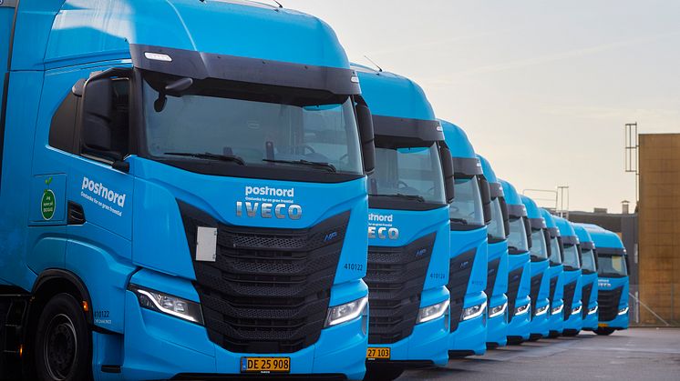 De 10 Iveco-gaslastbiler er de første, der leveres til PostNord i Danmark.