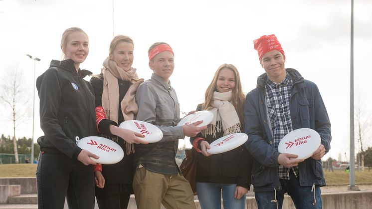 Välituntiohjaajiksi koulutettuja oppilaita Juvanpuiston koululla Espoossa