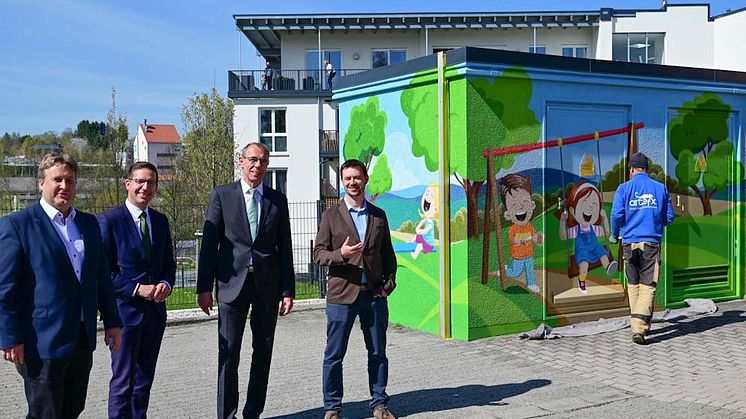 Bemalung der Bayernwerk-Station am Schillerplatz in Rehau_Pre