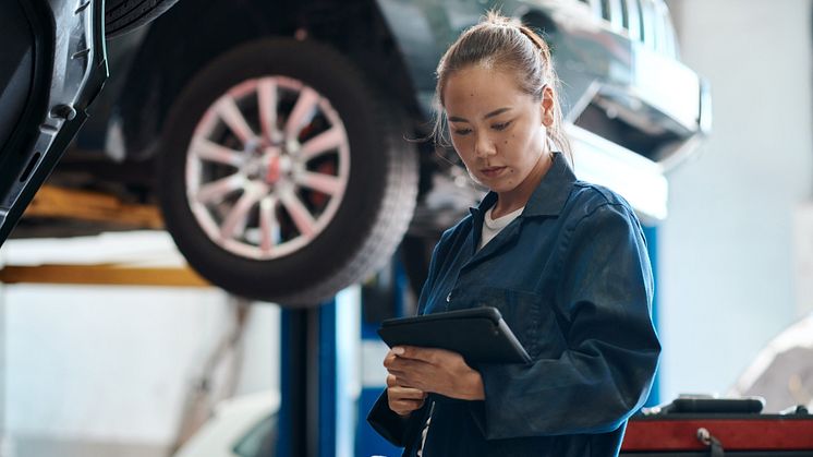 SERMI-sertifikatet gir tilgang til teknisk informasjon som er nødvendig for å reparere og vedlikeholde kjøretøy som er utstyrt med sikkerhetssystemer og andre avanserte teknologier. (Foto: iStock)
