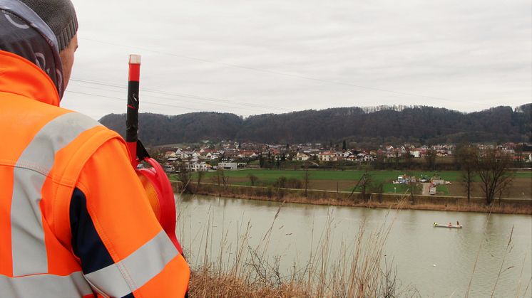 Bayernwerk unterquert den Inn mit einer neuen Stromleitung