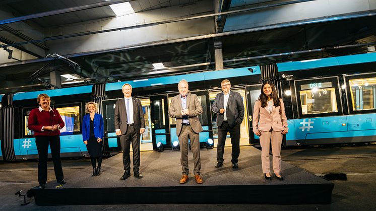 F.v. ordfører i Oslo Marianne Borgen, adm.dir. i Sporveien Trikken Birte Sjule, konsernsjef i Sporveien Cato Hellesjø, adm.dir. i Ruter Bernt Reitan Jenssen og byråd for miljø og samferdsel Lan Marie Berg. Foto: Simen Prestaasen/Sporveien