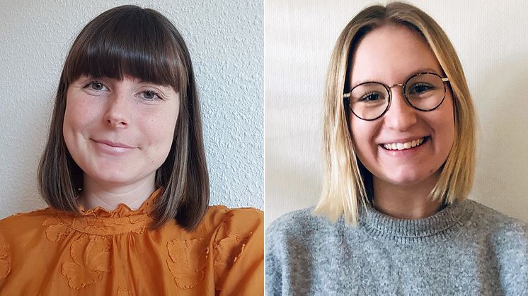 Alice Petersson (t v) och Frida Joelsson (t h) tilldelas priset Bästa examensarbete i fastighetsrätt 2021.