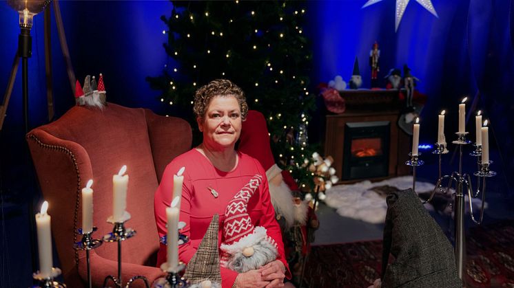 Ingrid Marmvik i studion på Forum i Oskarshamn där Adventskalendern spelas in.