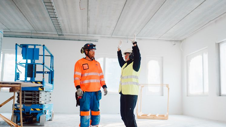 Hankkeen taustalla on ​syksyllä 2019 toteutettu mittaus, jossa älyvaateteknologian avulla selvitettiin eri työvaiheiden kuomittavuutta asentajan työssä.