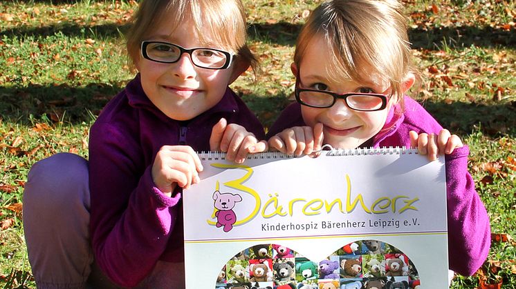 Bärenherz-Kalender 2015: Jeder Monat präsentiert bunte Strickbärchen in Aktion