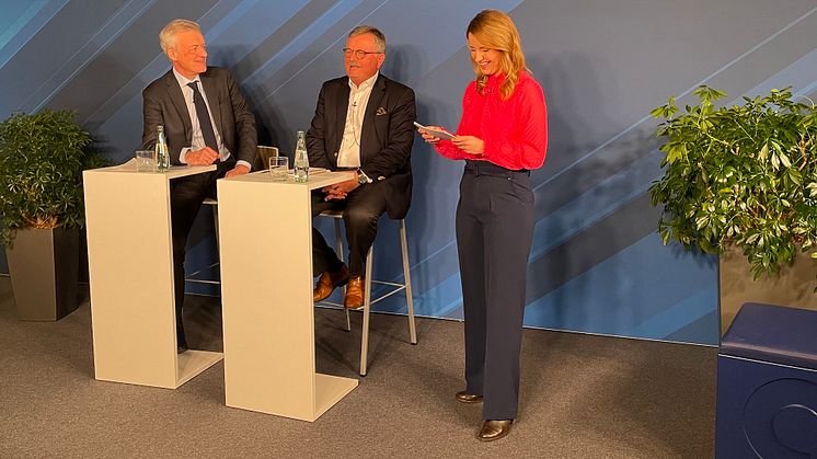 Prof. Dr. Ferdinand Gerlach und Prof. Dr. Ulrich Montgomery mit Moderatorin Sabrina Marggraf