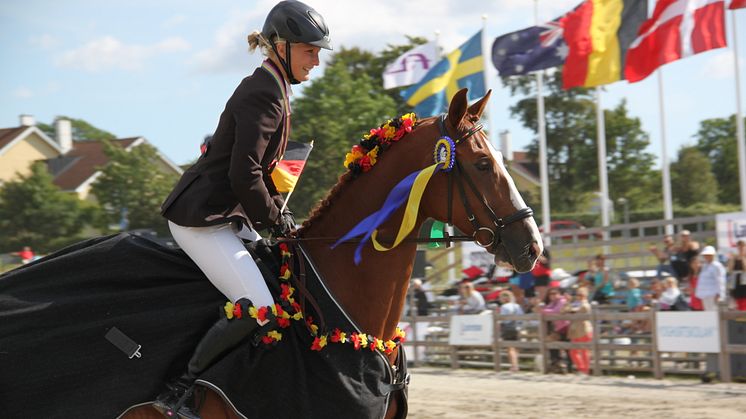 EM för unga ryttare - Pia Münker på Louis M rider ärevarv