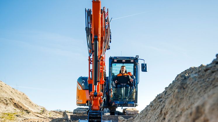 zx95us-7_medium-excavator_hitachi-construction-machinery_img014_high