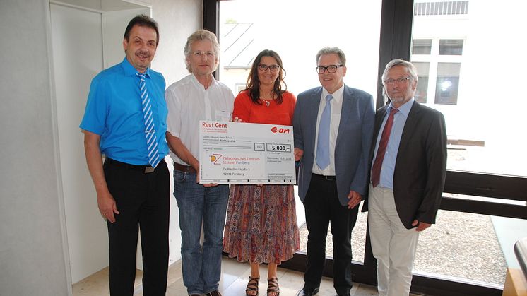 Presseinformation: 5.000 Euro für Pädagogisches Zentrum St. Josef in Parsberg - Bayernwerk übergibt RestCent-Spende aus Mitarbeiter-Hilfsfonds des E.ON-Konzerns