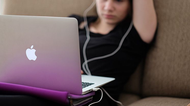 Föreningsbidrag ska öka tryggheten för unga tjejer på nätet