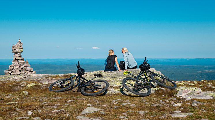 SkiStar fortsätter sommarsatsningen: Investerar i padel, nya cykelleder och klätterparker i Åre och Sälen