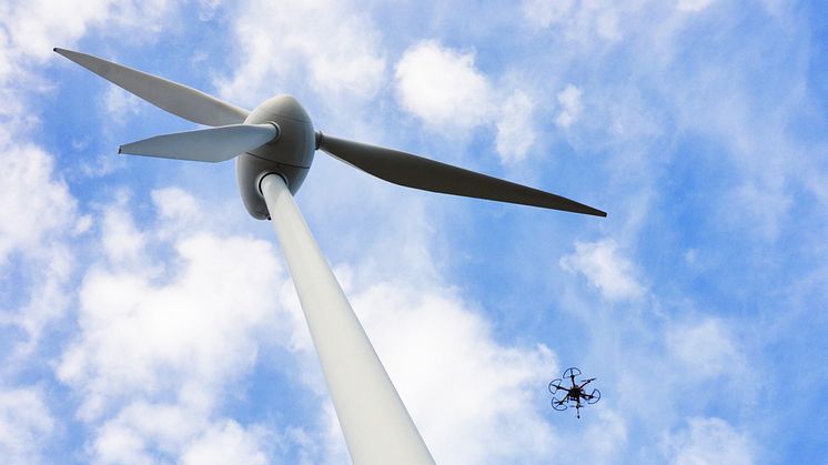 Autonoma drönare besiktar själva vindkraftverk inom tre år