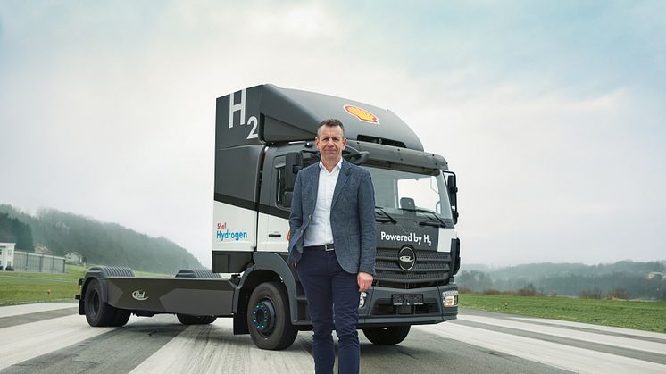 Bernhard Wasner CEO der Paul Group ist mit dem Wasserstoff-Lkw PH2P Truck Akteur der Energiewende im TV Spot von Shell
