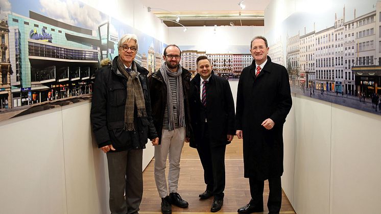 Dr. Volker Rodekamp, Jörg Dietrich, Thomas Oehme und Dr. Harald Langenfeld eröffneten die Ausstellung "Die Straßen Lyons | Les rues de Leipzig" im Hauptbahnhof