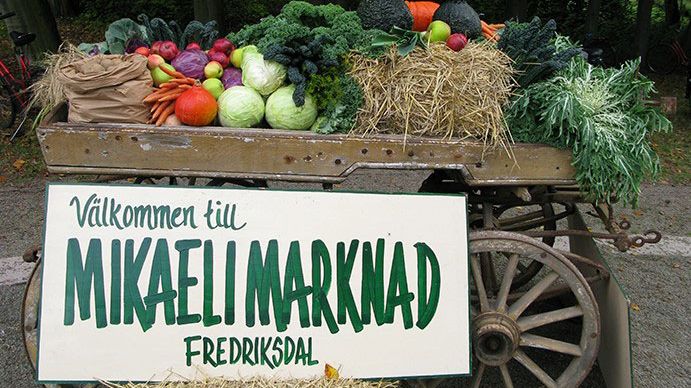 PRESSVISNING: Mikaeli marknad 2015 - skörd, skägg och allsång