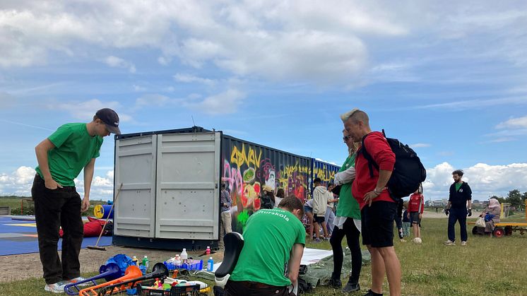 Kulturskolan i Malmö målade grafitti tillsammans med besökare på Kul i Malmö Ribban.