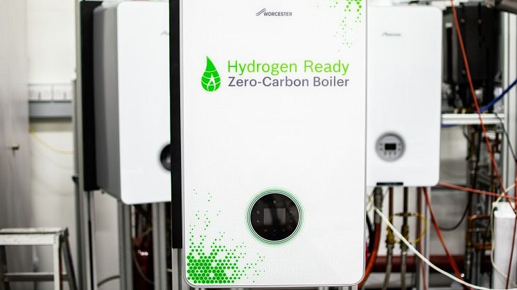 Durch den Einsatz von grünem Wasserstoff ermöglicht das Gasbrennwertgerät eine CO2-neutrale Wärmeversorgung. (Foto: Bosch Thermotechnik)