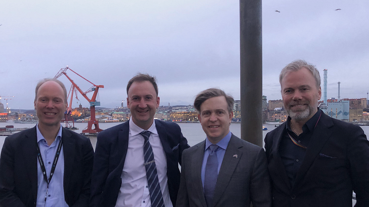 Foto: Ambassadör Ken Howery tillsammans med Martin Wahlgren koncern VD Consat flankerade av Eric Carlsson Vice President, Head of Ericsson Site Gothenburg at Ericsson och Ola Larsson Head of IoT Operations at Ericsson Industry & Society