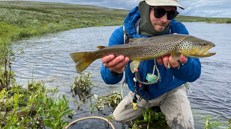 Fritidsfiskare med öring