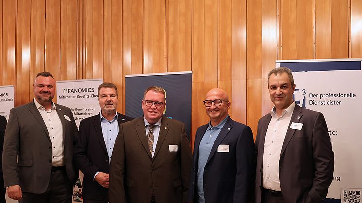 Von links nach rechts: Geschäftsführer Till Niesmann, Gesellschafter Alois Sieburg, Bezirksbürgermeister Nils Berning, geschäftsführender Gesellschafter Roman Großmann, Geschäftsführer Mehmet Uçar.