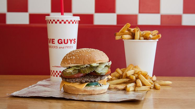 Startschuss für Kooperation von Five Guys und Lieferando in Frankfurt