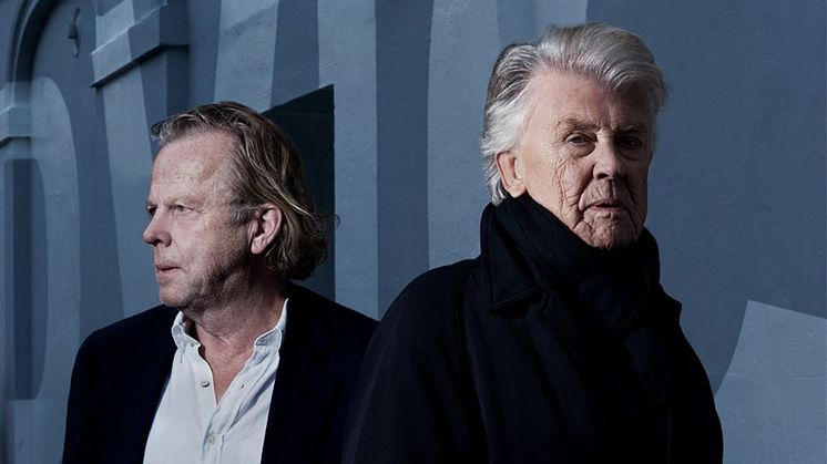 Krister Henriksson och Sven-Bertil Taube utanför The Old Vic Theatre i London. Foto: Therese Öhrvall