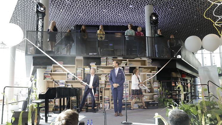 Oslos new public library officially opened by H.R.H. Crown Prince Haakon, Governing Mayor Raymond Johansen and Mayor Marianne Borgen.