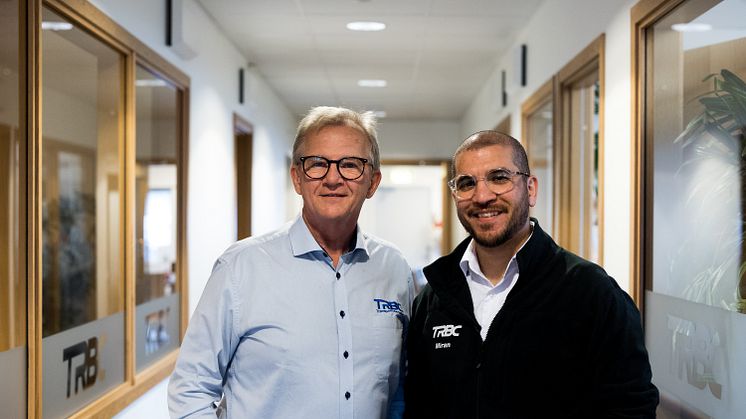 Transportbilscenters radarpar: försäljningschefen Dennis Blomberg (till vänster) och verkstadschefen Miran Rostam har på kort tid etablerat sig som en framgångsrik återförsäljare för IVECO i södra Göteborg.