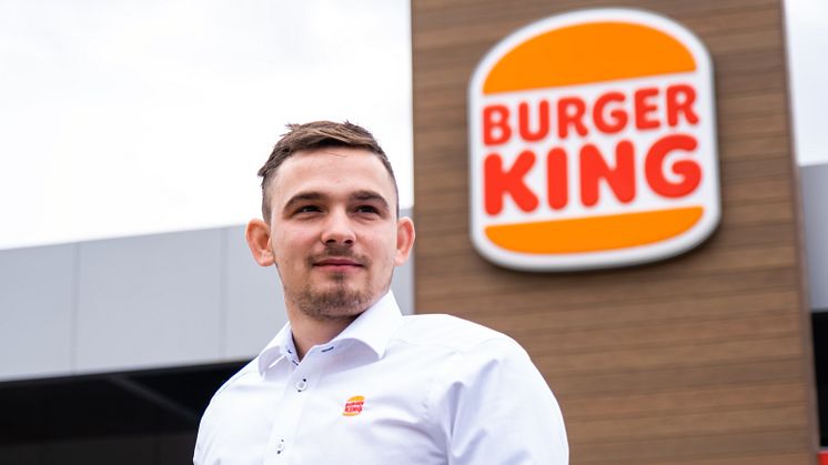 Restaurantsjef Damian Sadowski og 32 medarbeidere åpner dørene på Burger King Vinstra. Fotograf: Jonas Oden Ulset, Dølen.