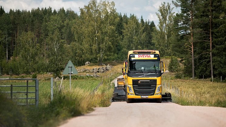 ﻿Under sommaren kommer Svevia att utföra underhållsåtgärder av ytbeläggningen på flera sträckor inom Jönköping och Kalmar län. Foto: Markus Marcetic