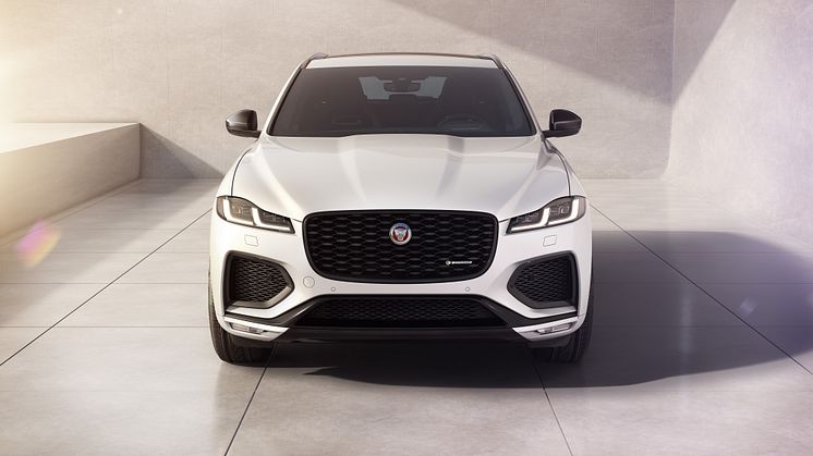 Jaguar F-PACE R-Dynamic Black-modell og oppgradert teknologi