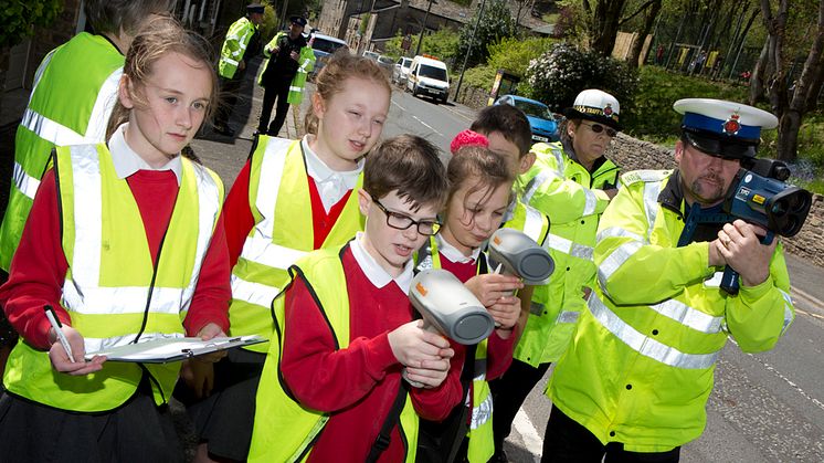 Primary school pupils give drivers a lesson in safety