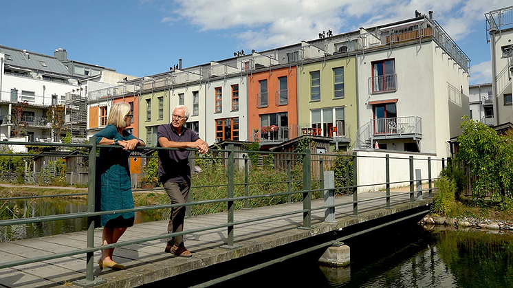 I fjärde filmen samtalar Titti Olsson, Tankesmedjan Movium vid SLU och chefredaktör för Tidskriften STAD, med Malmös tidigare stadsträdgårdsmästare Gunnar Ericson. Foto: Anders Rasmusson, SLU