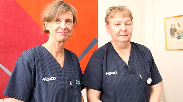 Barnmorskorna ​Katarina Norberg (t v) och Ingrid Blomstergren, tror att satsningen på eftervård ger större trygghet.