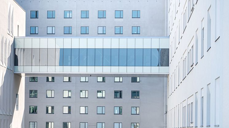 Skyway som sammanlänkar operations- och vårdavdelningar på Södersjukhuset