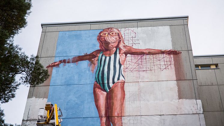 Kontulan teossarjan viimeinen massiivinen muraali alkaa hahmottua. Asialla Fintan Magee.