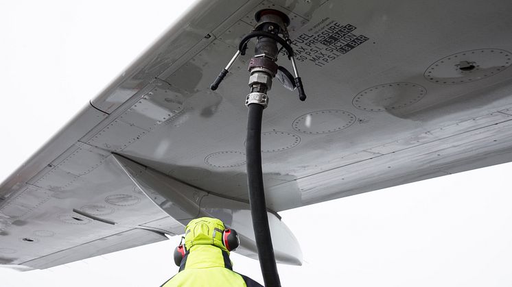 Fuelling of an aircraft. Photo: Brendan Austin.