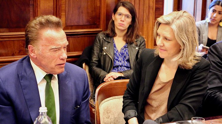 Arnold Schwarzenegger och Karolina Skog. Foto: Alfred Andersson, Gröna Bilister