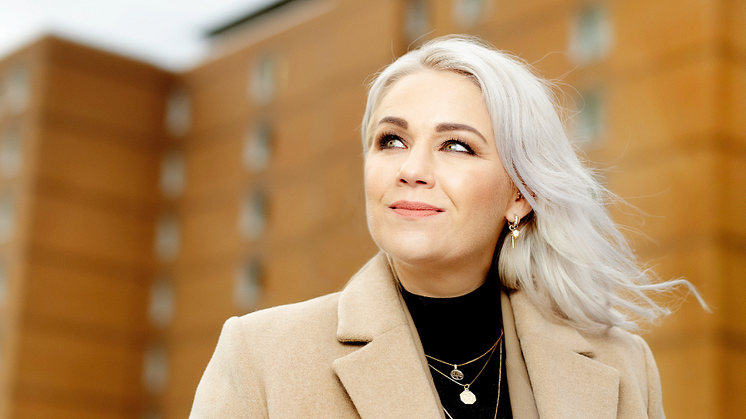 Maria Haukaas Mittet følger opp EP-en «Øyliv» med første låt fra del to av prosjektet «Øyliv/Byliv». Foto: Agnete Brun