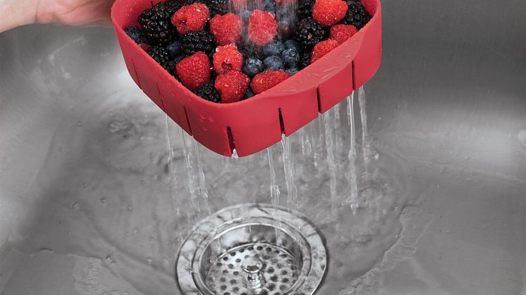 16007-400_Rinse-N-Store-Berry-Colander_Cayenne_LIFESTYLE-1.jpg