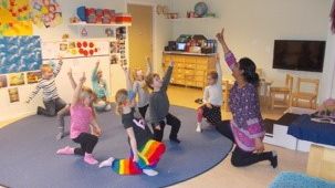 Bollywooddans med barn på Sigfridsborgs förskola 