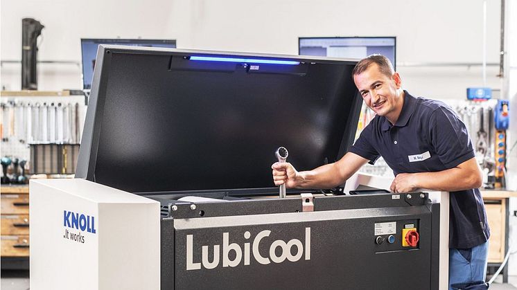 Montering av högtrycksenhet LubiCool® i KNOLLs fabrik i södra Tyskland.