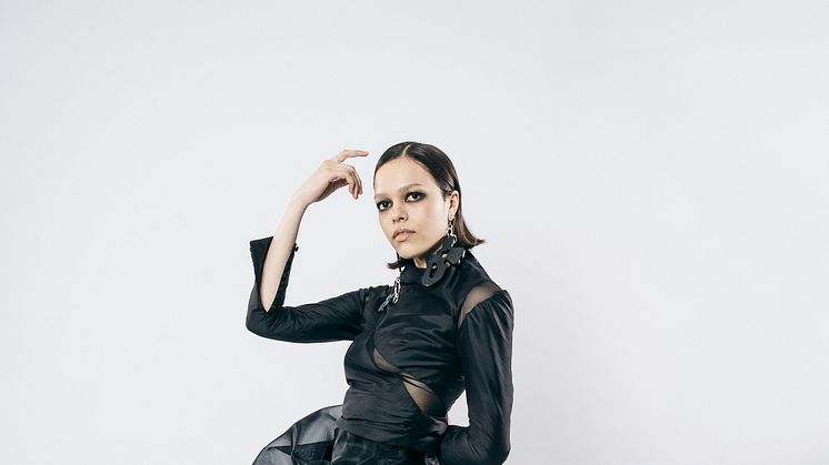 Felicia Åström – Couture Black