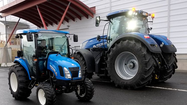 En av de största och minsta traktorerna i New Hollands program.
