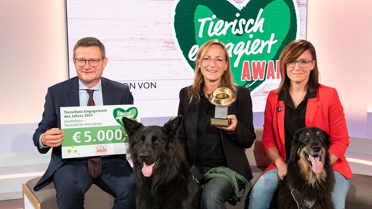 Tierisch engagiertes neunerhaus mit Goldenen Fressnapf 2021 ausgezeichnet