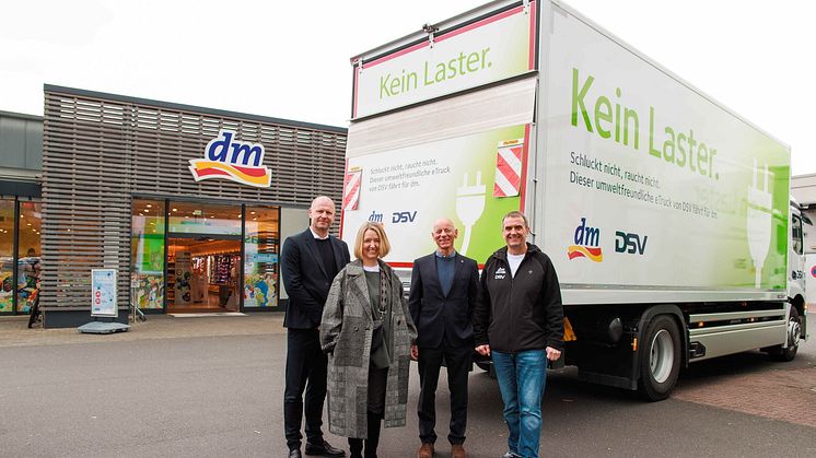 v. l. n. r.: Peter Fog-Petersen (DSV), Gabi Meyer (Bonner Bürgermeisterin), Rolf Wetzel (DSV), Christian Bodi (dm-drogerie markt)