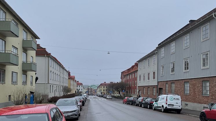 Såggatan i Majorna ska få cykelbanor närmast trottoarerna och istället parkering bara på ena sidan av gatan. Bild: Göteborgs Stad