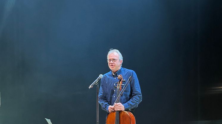 Bård Henrik Bosrup lærer på Oslo kulturskole på cello - Foto Anne-Line Aaslund